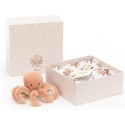 Coffret naissance pouple Odell rose lange + peluche - L: 8 cm x l : 18 cm x H: 18 cm - Jellycat Coffret naissance pouple Odell rose lange + peluche - L: 8 cm x l : 18 cm x H: 18 cm - Jellycat