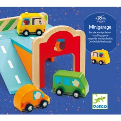 Mini garage en bois de la marque Djeco 2